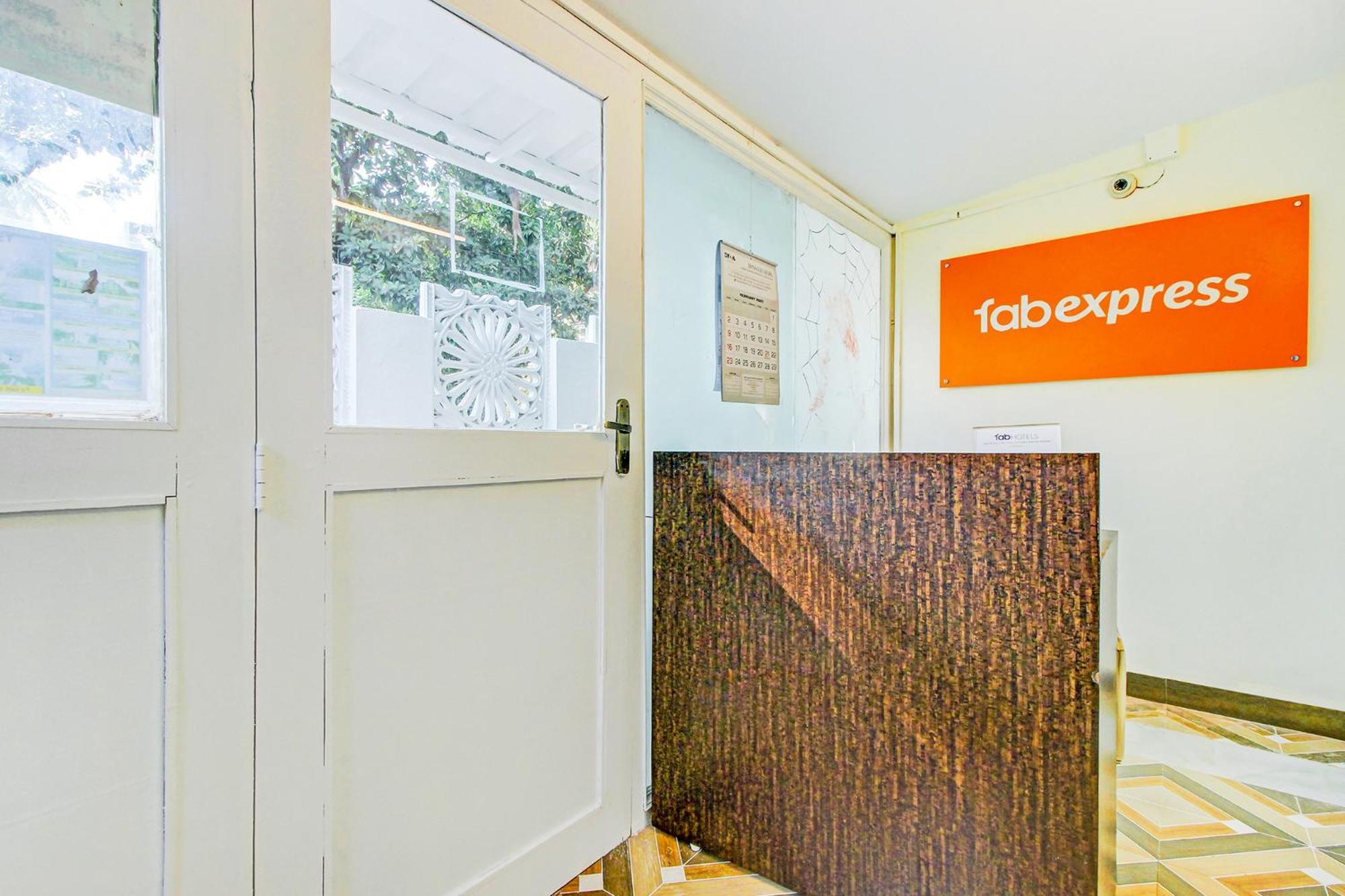 Fabexpress Golden Nest Deluxe - Nr Calangute Beach Старый Гоа Экстерьер фото
